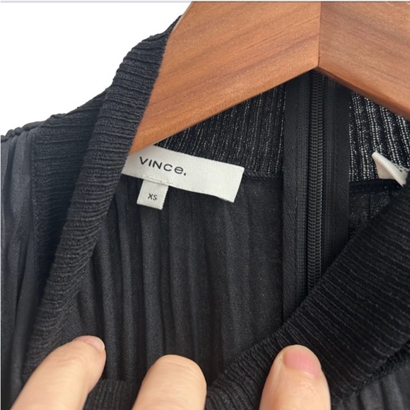 Vince mock neck sleeveless top - Picture 2 of 4